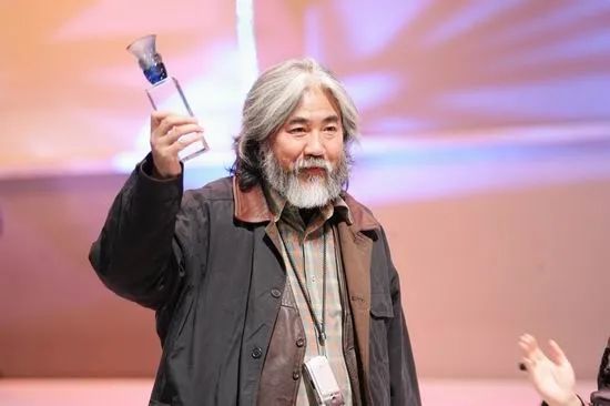 张纪中|69岁张纪中再当爹，和前妻大打出手，这次三婚又娶了小31岁助理