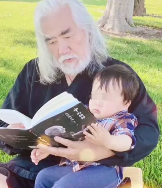 张纪中|69岁张纪中再当爹，和前妻大打出手，这次三婚又娶了小31岁助理