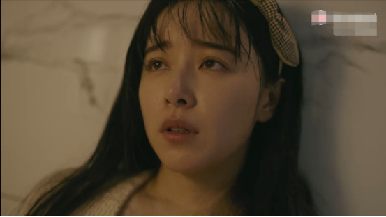 最美逆行者|《最美逆行者》细节真实，脸上有口罩印没用配音，素颜出镜无滤镜