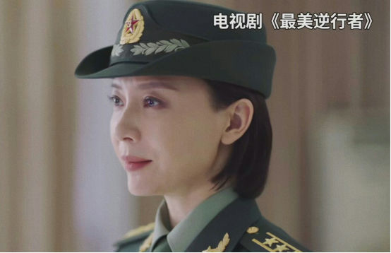 最美逆行者|《最美逆行者》细节真实，脸上有口罩印没用配音，素颜出镜无滤镜