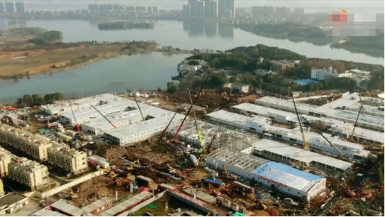 最美逆行者|《最美逆行者》细节真实，脸上有口罩印没用配音，素颜出镜无滤镜