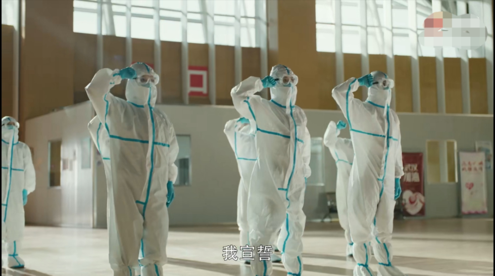 最美逆行者|《最美逆行者》细节真实，脸上有口罩印没用配音，素颜出镜无滤镜