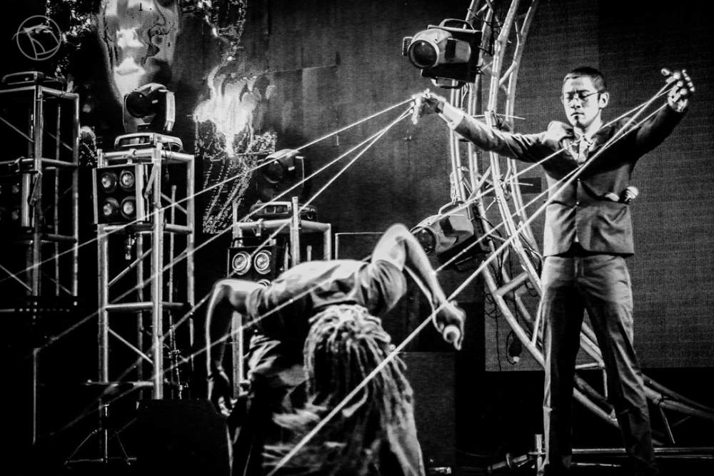 乐队|谷雨影像｜95后女孩痴迷拍乐队，5年蹲守200场演出说：值得