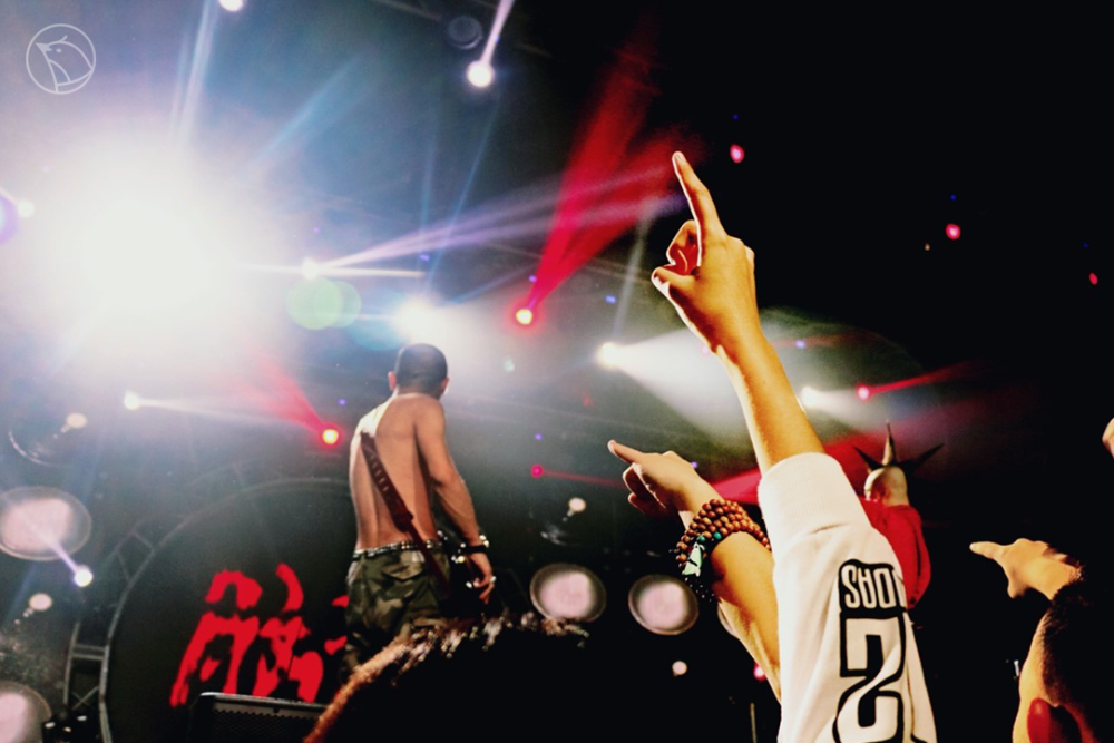 乐队|谷雨影像｜95后女孩痴迷拍乐队，5年蹲守200场演出说：值得