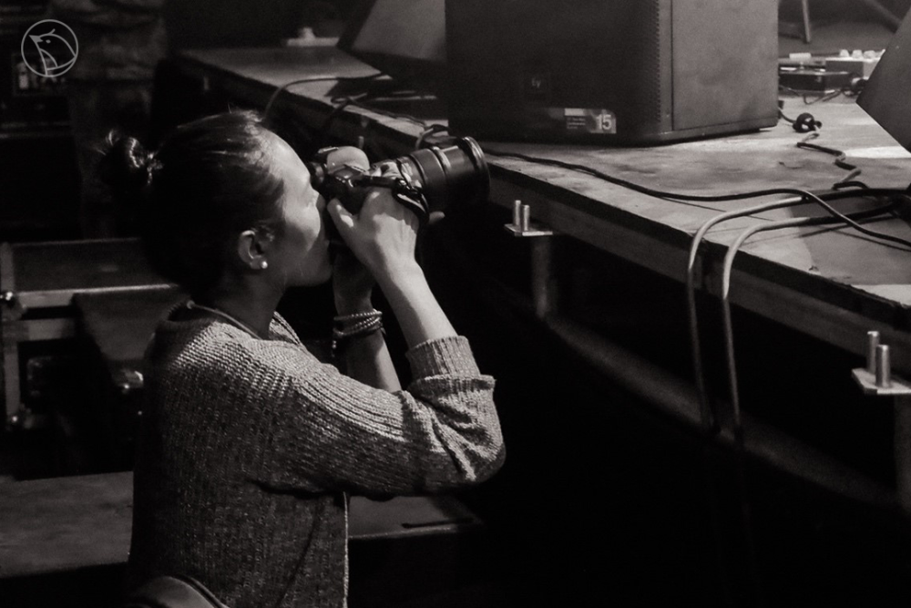 乐队|谷雨影像｜95后女孩痴迷拍乐队，5年蹲守200场演出说：值得