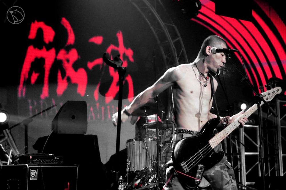 乐队|谷雨影像｜95后女孩痴迷拍乐队，5年蹲守200场演出说：值得