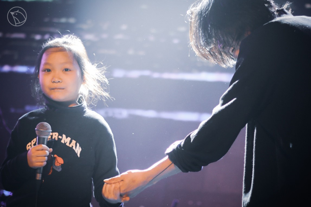 乐队|谷雨影像｜95后女孩痴迷拍乐队，5年蹲守200场演出说：值得