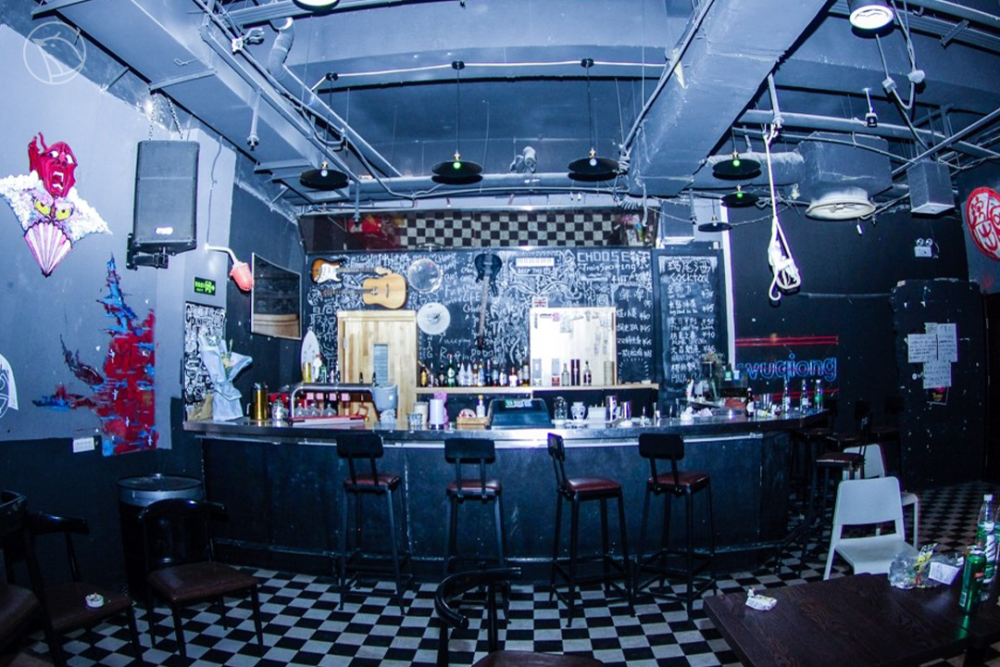 乐队|谷雨影像｜95后女孩痴迷拍乐队，5年蹲守200场演出说：值得