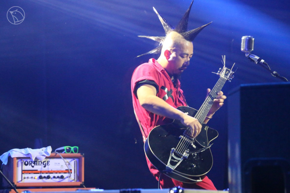 乐队|谷雨影像｜95后女孩痴迷拍乐队，5年蹲守200场演出说：值得