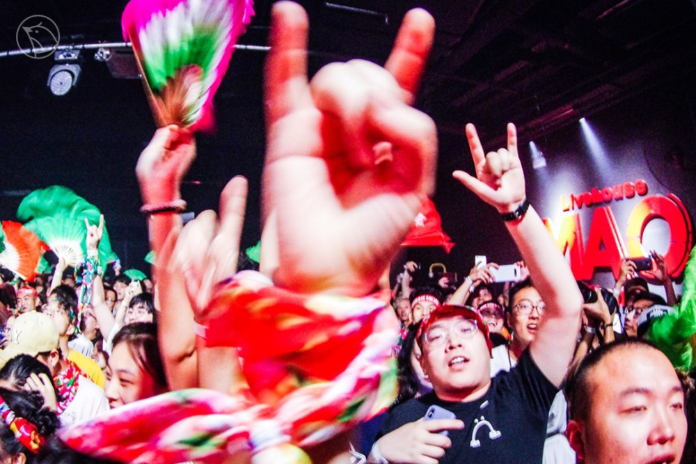 乐队|谷雨影像｜95后女孩痴迷拍乐队，5年蹲守200场演出说：值得