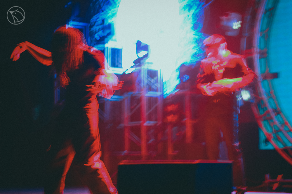 乐队|谷雨影像｜95后女孩痴迷拍乐队，5年蹲守200场演出说：值得