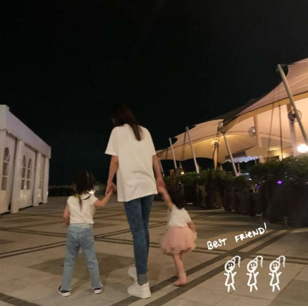 方媛|方媛无惧“外围女”流言，现身活动现场，面色红润气质好