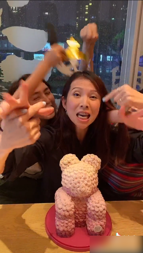 蔡少芬|四缺一！洪欣陈法蓉为蔡少芬庆生独缺朱茵，张晋携女儿合唱生日歌好温馨