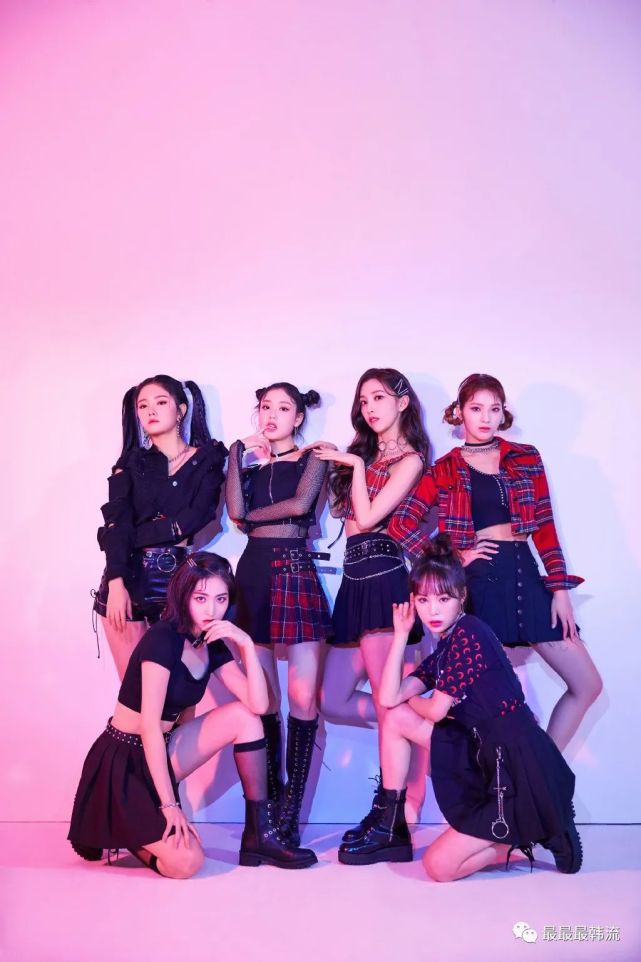 允惠,金度伊(doi),金菲雅(via),李娜妍一起,以女团fanatics正式出道了