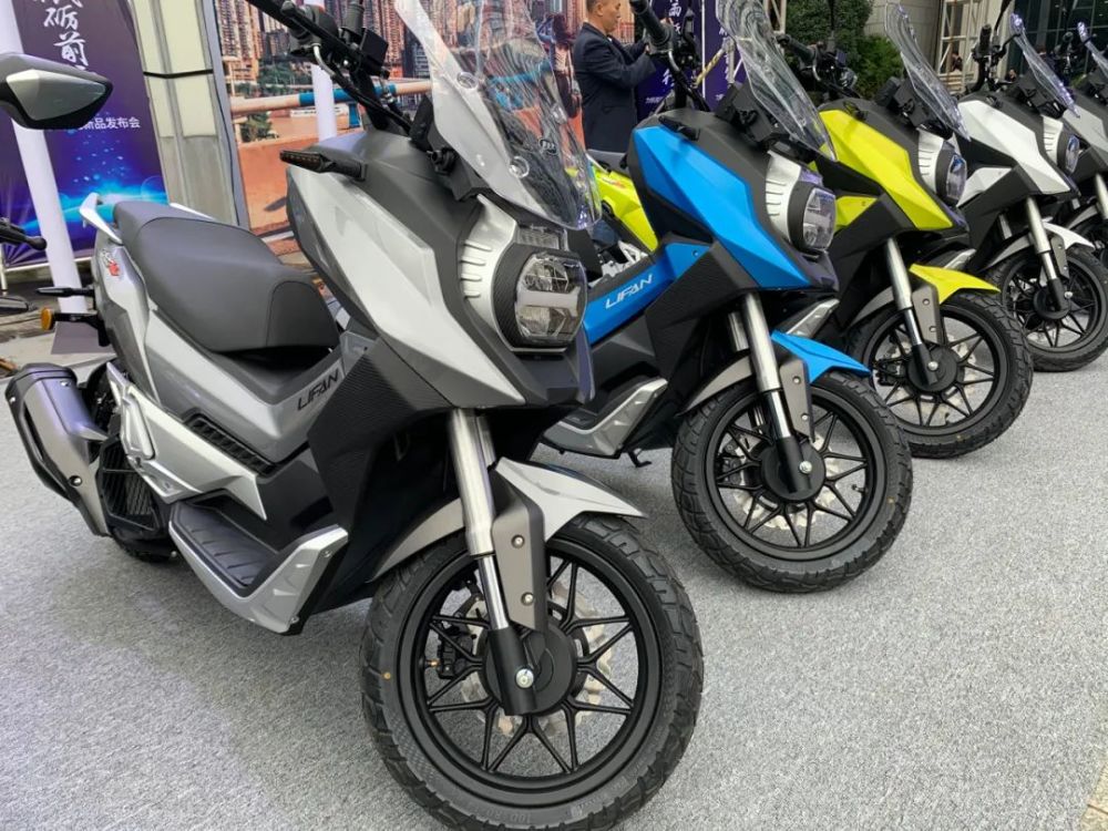 12980元起力帆发布150水冷拉力踏板kpv150和v双缸250cc巡航v16s