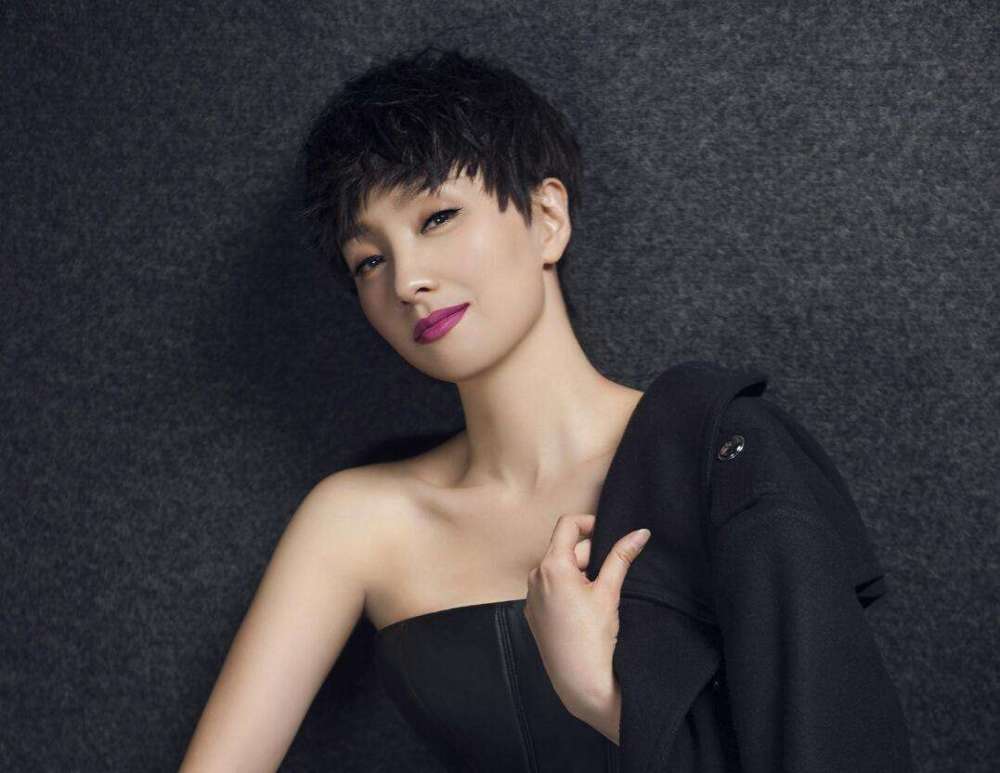 《生活秀》上映后大获成功,叫好又叫座,不但获得2002年第8届中国电影