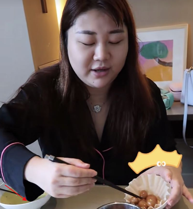 杨天真|杨天真近照憔悴，切胃后一口饭嚼30下，衣袖泡汤里被吐槽太邋遢