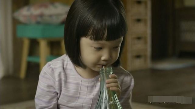 请回答1988|《请回答1988》“珍珠”近照曝光，小吃货长成瓷娃娃长腿美少女
