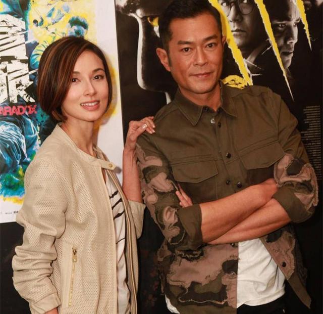 46岁郑雪儿笑容依然很甜脸上没有皱纹却被网友质疑拉皮