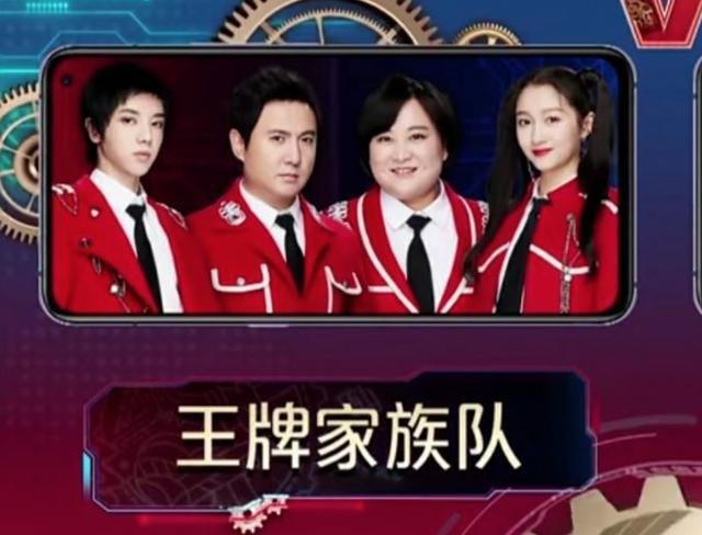 关晓彤|关晓彤圈内人缘遭质疑，生日仅两人发博祝福，与平时表现差别大