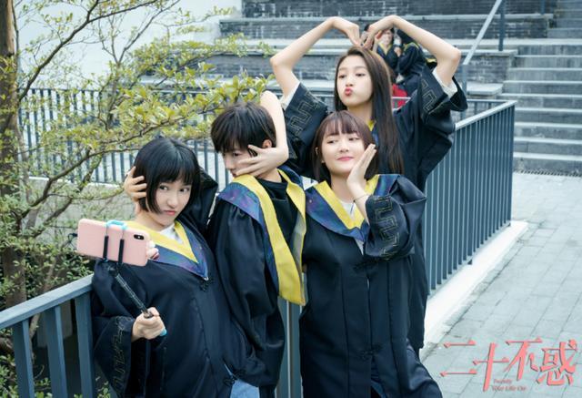 关晓彤|关晓彤圈内人缘遭质疑，生日仅两人发博祝福，与平时表现差别大