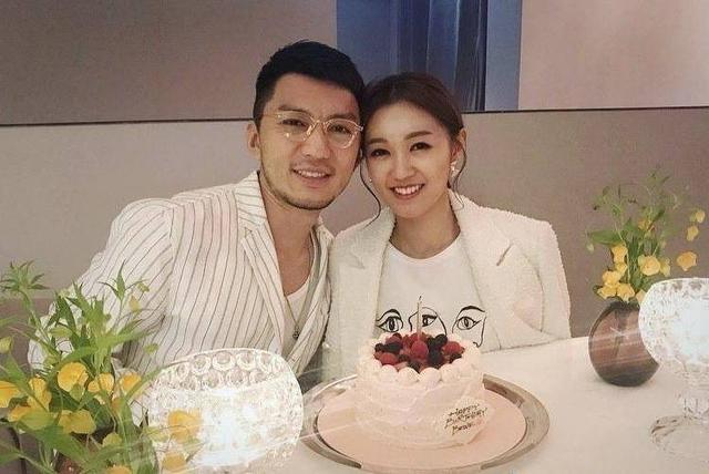 tvb小生|恭喜！TVB小生宣布向富贵女友求婚成功，两人已合资六千万共筑爱巢