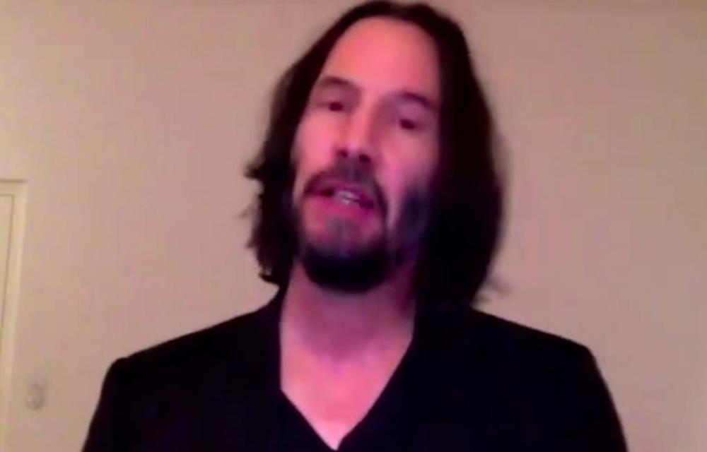 基努·里维斯|基努疑似在黑客帝国4片场受伤，腿脚不便，独自一人背3个行李回家