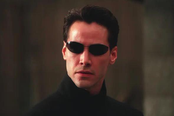 基努·里维斯|基努疑似在黑客帝国4片场受伤，腿脚不便，独自一人背3个行李回家