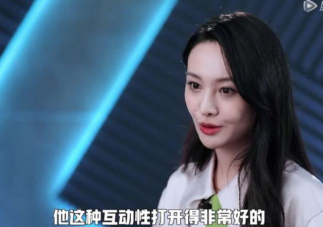 脱口秀大会|《脱口秀大会》的爽言爽语，一半赞扬一半嘲讽，郑爽的奇葩体质