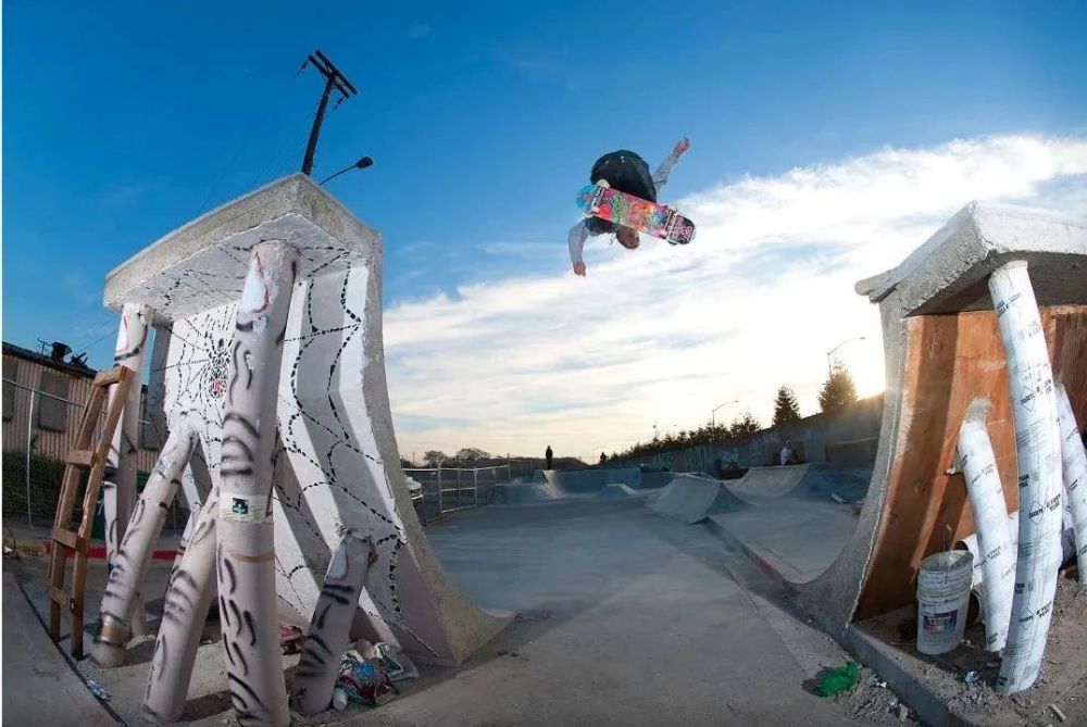 认准这只鹰硬核滑板品牌antihero