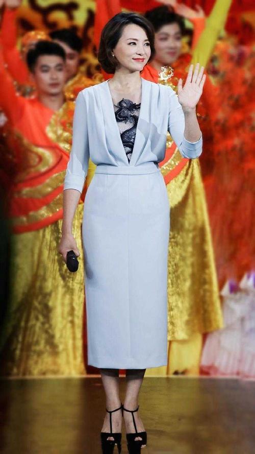 董卿朱迅气质真绝同穿衬衫搭西裤知性高级不愧是央视当家主持