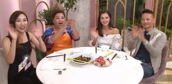 谢嘉怡|港姐冠军不同命！黄嘉雯坐一年冷板凳，谢嘉怡上任半个月就有工作