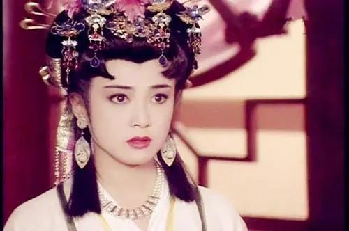 佟丽娅|为什么她们艳压范冰冰、美过佟丽娅，却演不好一个狐狸精？