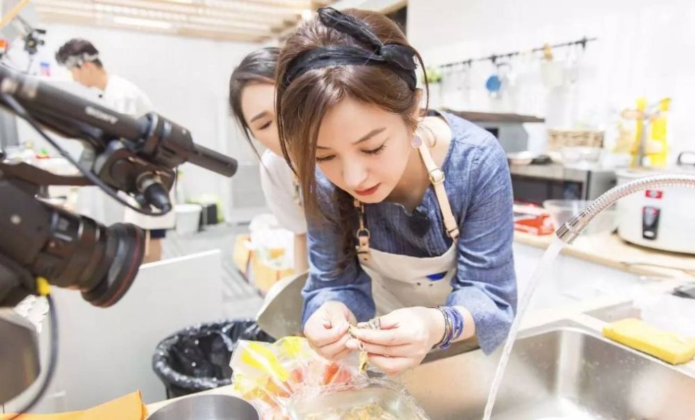 导演|国民女神火了22年，作品部部经典，带火综艺，当导演也成典范