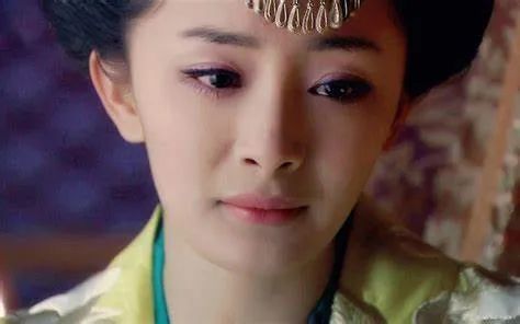 颜值|顶流小花纷纷颜值崩塌，为什么小美女很难蜕变成石破天惊大美人？