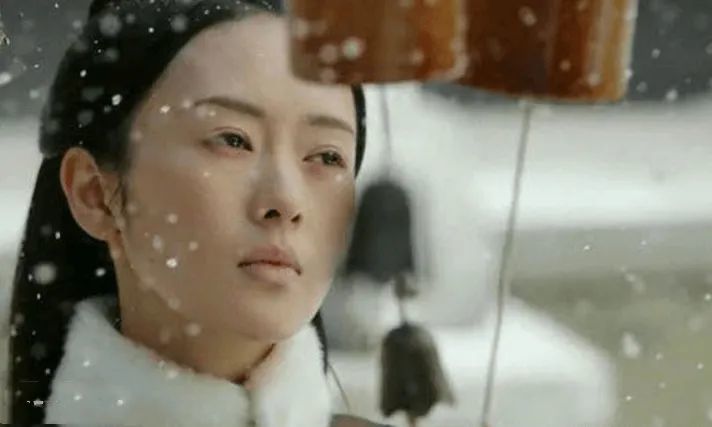 颜值|顶流小花纷纷颜值崩塌，为什么小美女很难蜕变成石破天惊大美人？