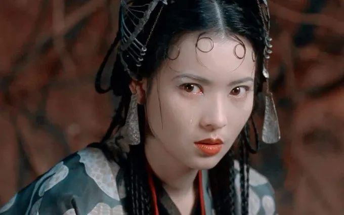 颜值|顶流小花纷纷颜值崩塌，为什么小美女很难蜕变成石破天惊大美人？