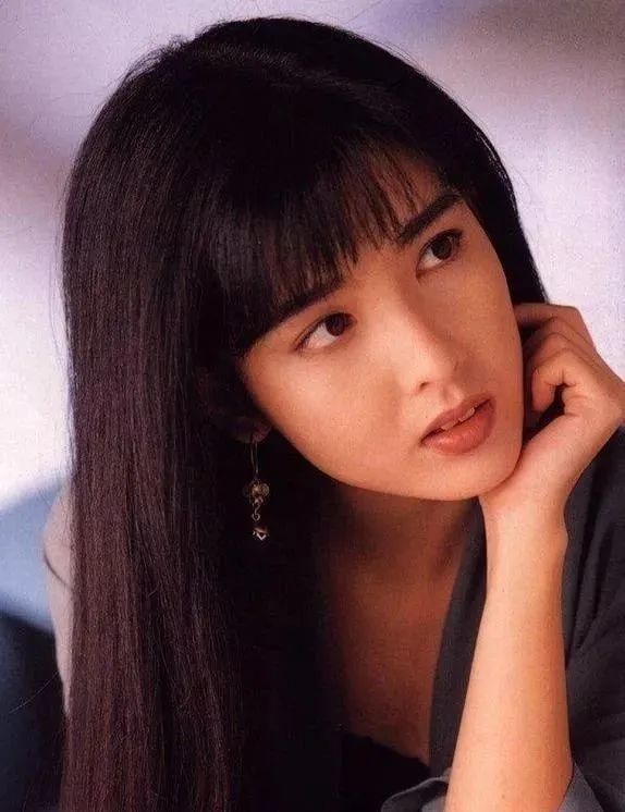 颜值|顶流小花纷纷颜值崩塌，为什么小美女很难蜕变成石破天惊大美人？