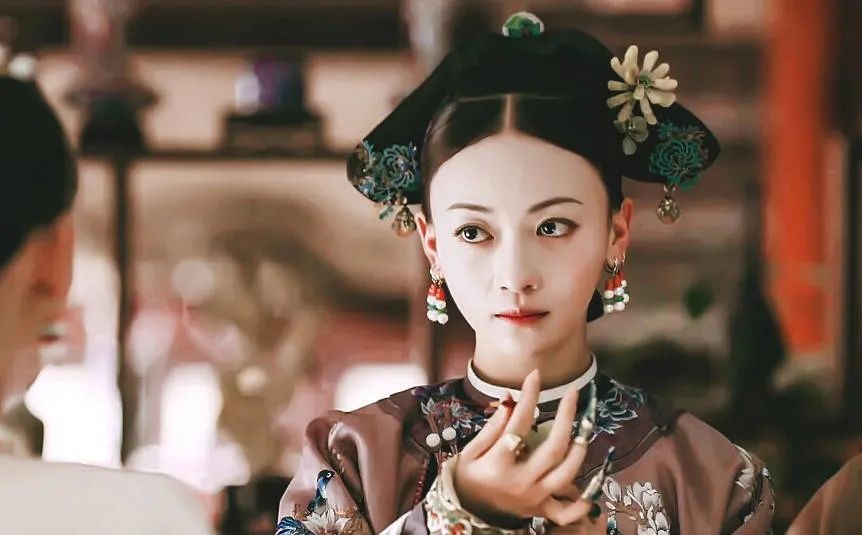 颜值|顶流小花纷纷颜值崩塌，为什么小美女很难蜕变成石破天惊大美人？