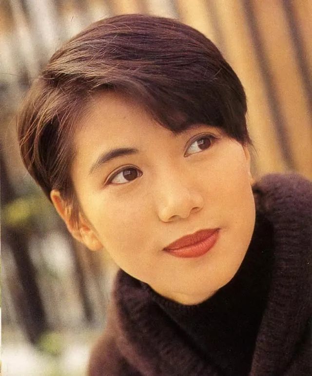 颜值|顶流小花纷纷颜值崩塌，为什么小美女很难蜕变成石破天惊大美人？