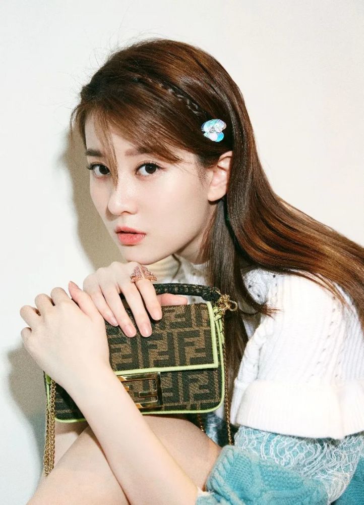 颜值|顶流小花纷纷颜值崩塌，为什么小美女很难蜕变成石破天惊大美人？