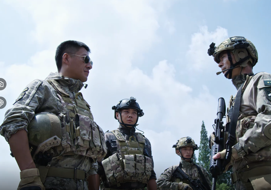 《蓝军出击》一部虎头猫尾的军旅题材电视剧,大学生出来后导演智商