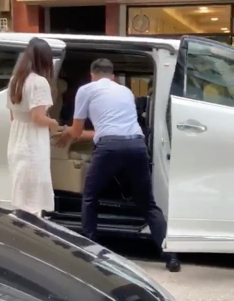 吕志和|91岁千亿富豪吕志和带长发美女喝糖水，结婚70年太太给足自由