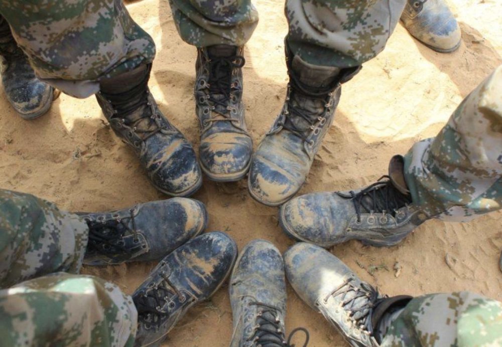 部队里穿的军靴那么不舒服,为什么训练时没有将其换掉?