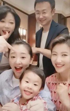 月亮姐姐|央视少儿节目女主播月亮姐姐：39岁才高龄产子，儿子取名意义非凡