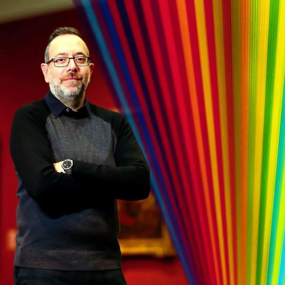 墨西哥艺术家gabriel dawe常年游走各国,用装置艺术在数不清的开敞