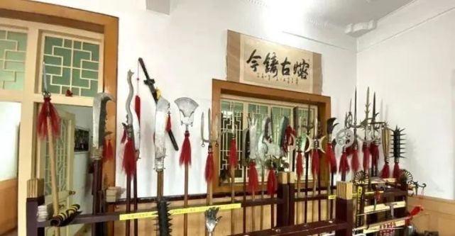 王海泉凭借着自身过硬的铁匠本领,在2014年,其"哑柏王氏手工技艺"被