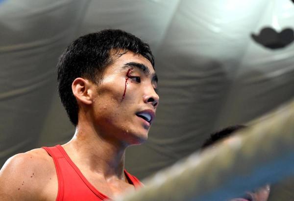 四川队选手倪季秋在52公斤级比赛中以5比0战胜辽宁队选手刘明瑞,晋级