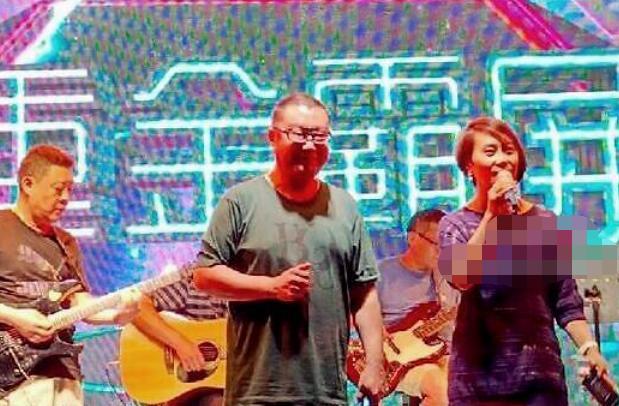 尹相杰|51岁尹相杰靠商演捞金？曾因《纤夫的爱》爆红，如今跑场卖力弹唱