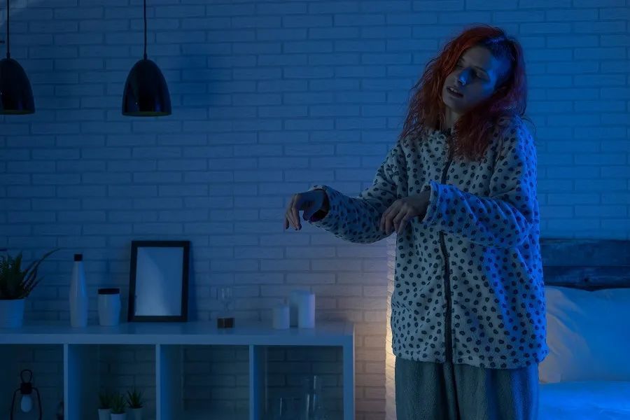 梦游|梦游是被下了降头吗？一旦叫醒非死即疯？